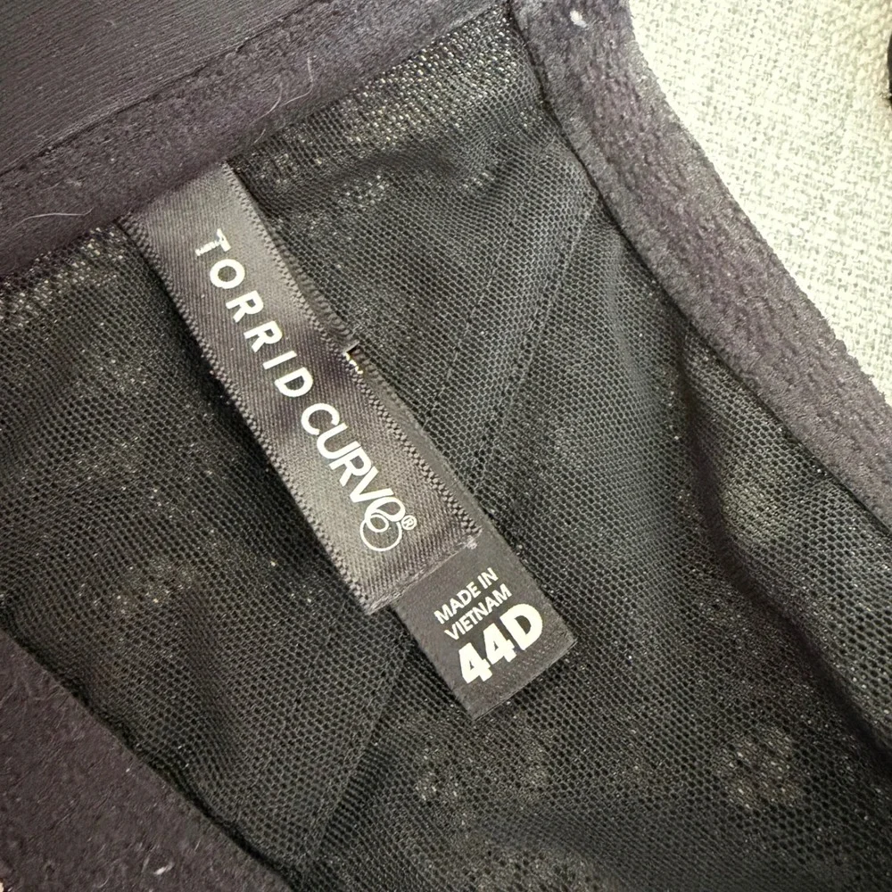 Torrid 44D XO Plunge Push Up Front Close Smooth Bra Black Lace